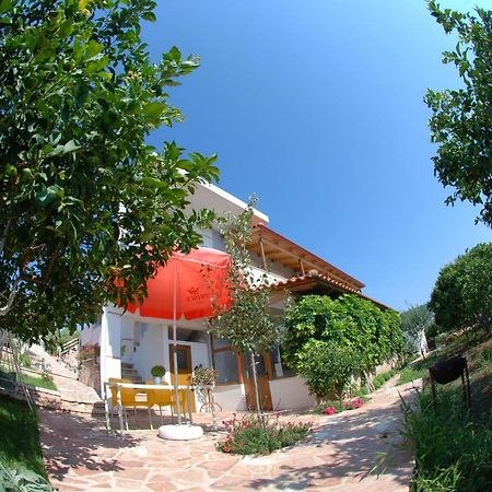 Natural Holiday Houses Ксаміл Екстер'єр фото