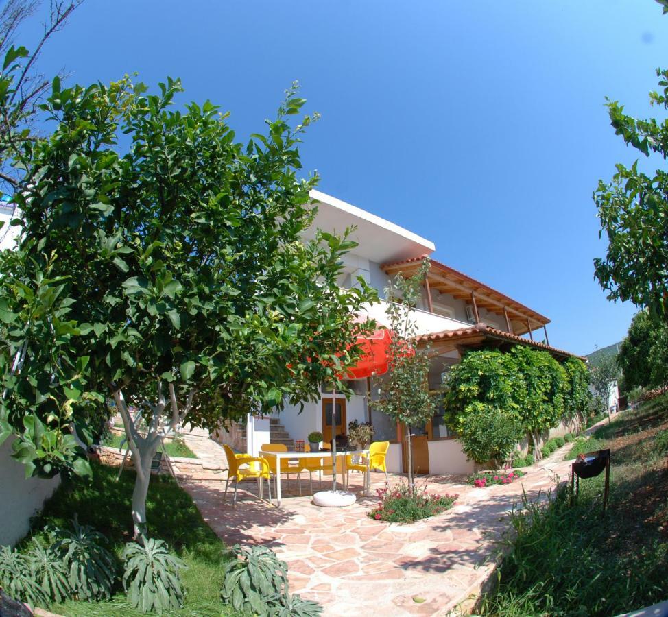 Natural Holiday Houses Ксаміл Екстер'єр фото